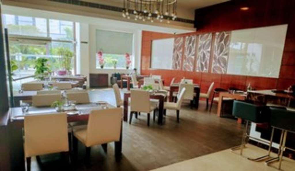 Nemesia City Center - Gurugram, Sector 29 Hotel Gurgaon Restaurant photo